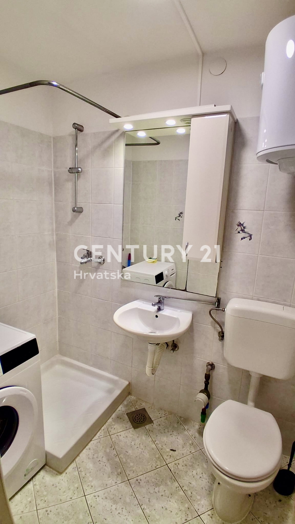 POREČ, ČERVAR PORAT, DVOSTOPENJSKO STANOVANJE LE 150 METROV OD PLAŽE