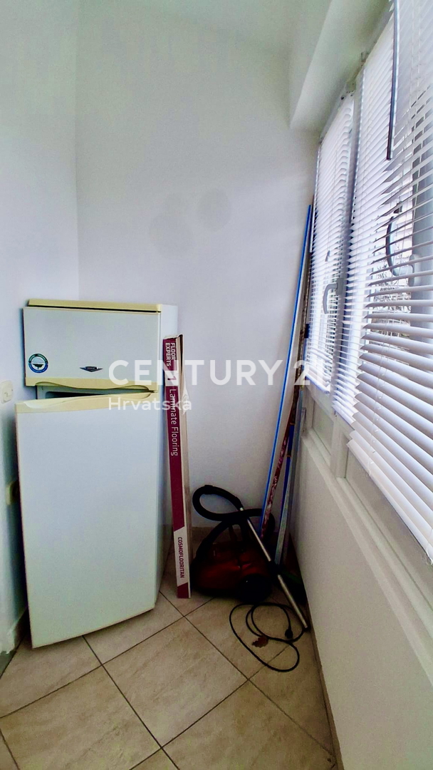 POREČ, ČERVAR PORAT, DVOSTOPENJSKO STANOVANJE LE 150 METROV OD PLAŽE