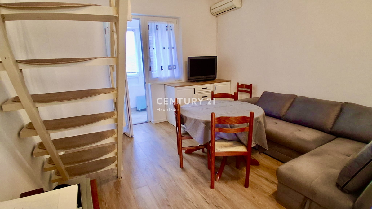 POREČ, ČERVAR PORAT, DVOSTOPENJSKO STANOVANJE LE 150 METROV OD PLAŽE