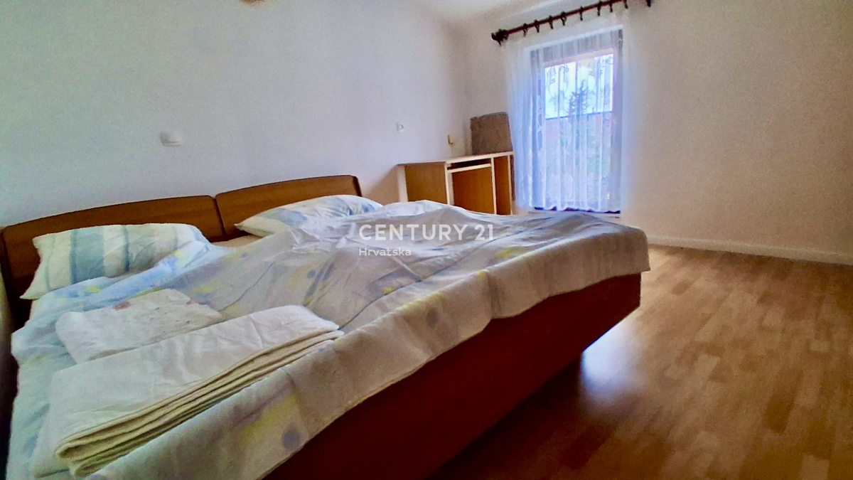 POREČ, ČERVAR PORAT, DVOSTOPENJSKO STANOVANJE LE 150 METROV OD PLAŽE