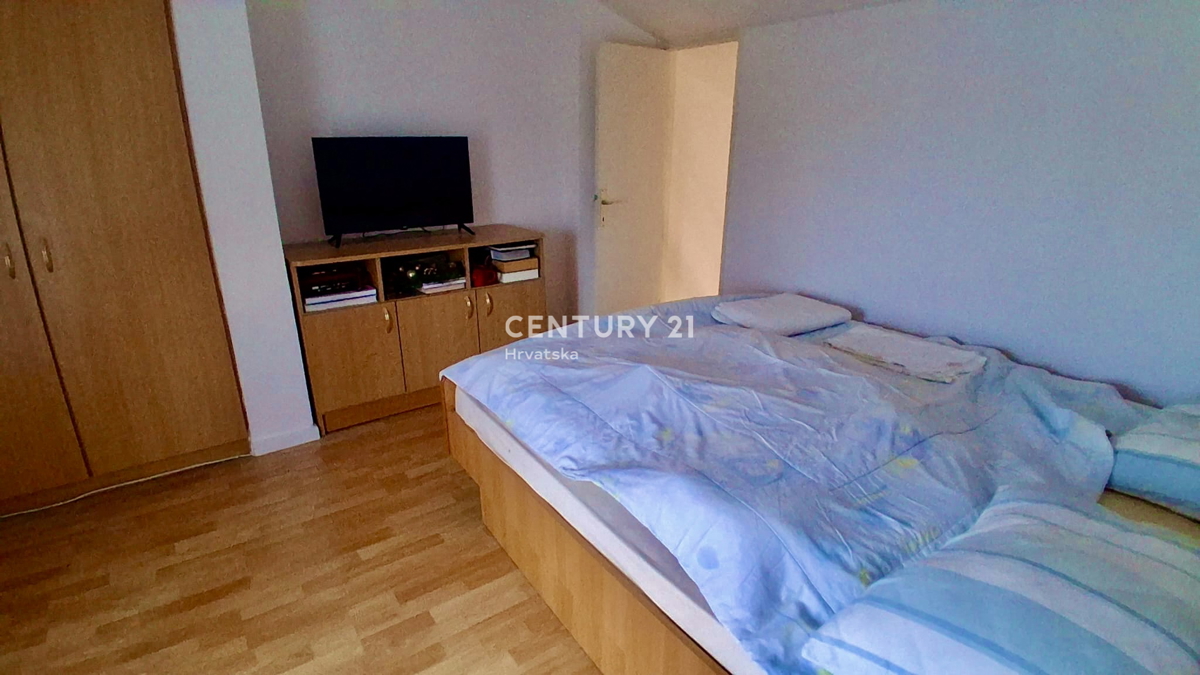 POREČ, ČERVAR PORAT, DVOSTOPENJSKO STANOVANJE LE 150 METROV OD PLAŽE