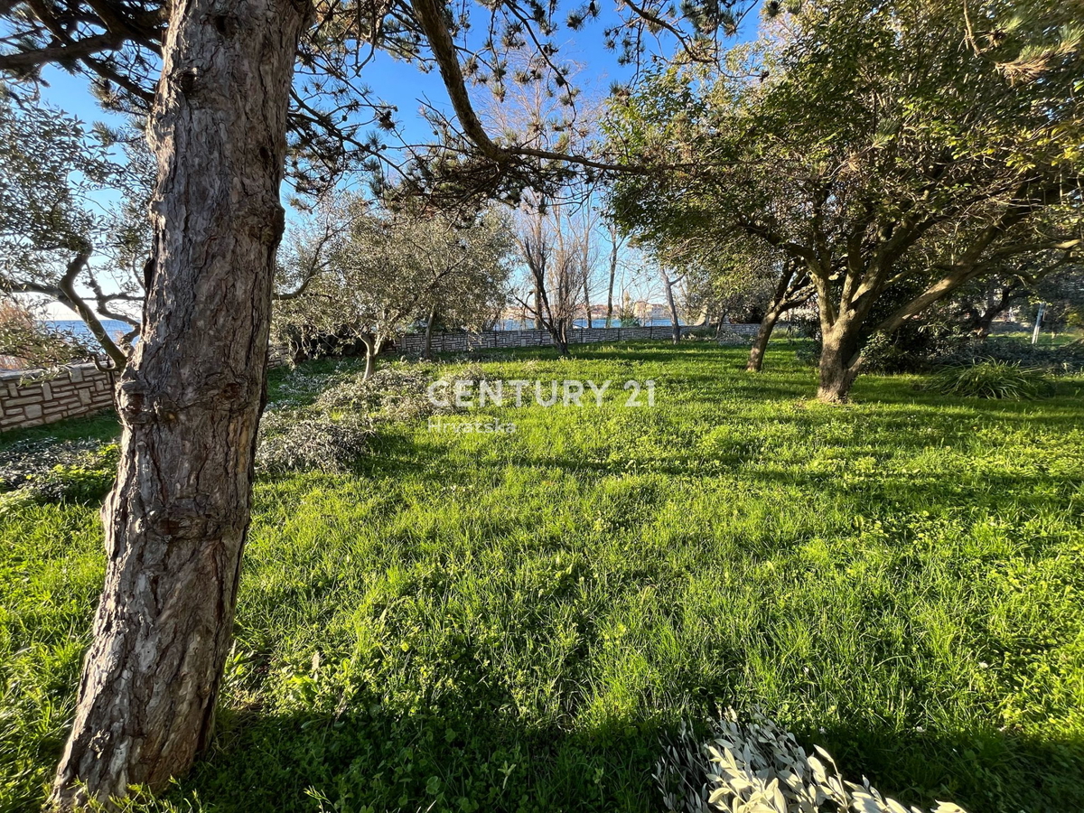 UMAG, DVE PRIZEMNICI Z DIREKTNIM DOSTOPOM DO PLAŽE