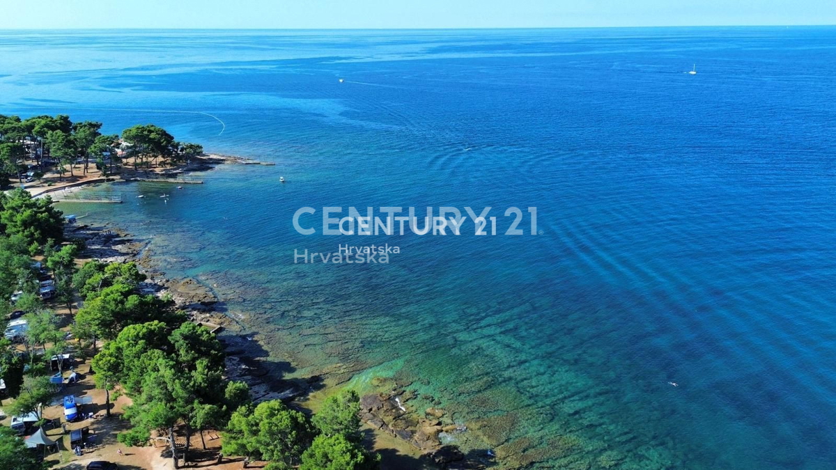 UMAG, DVE PRIZEMNICI Z DIREKTNIM DOSTOPOM DO PLAŽE