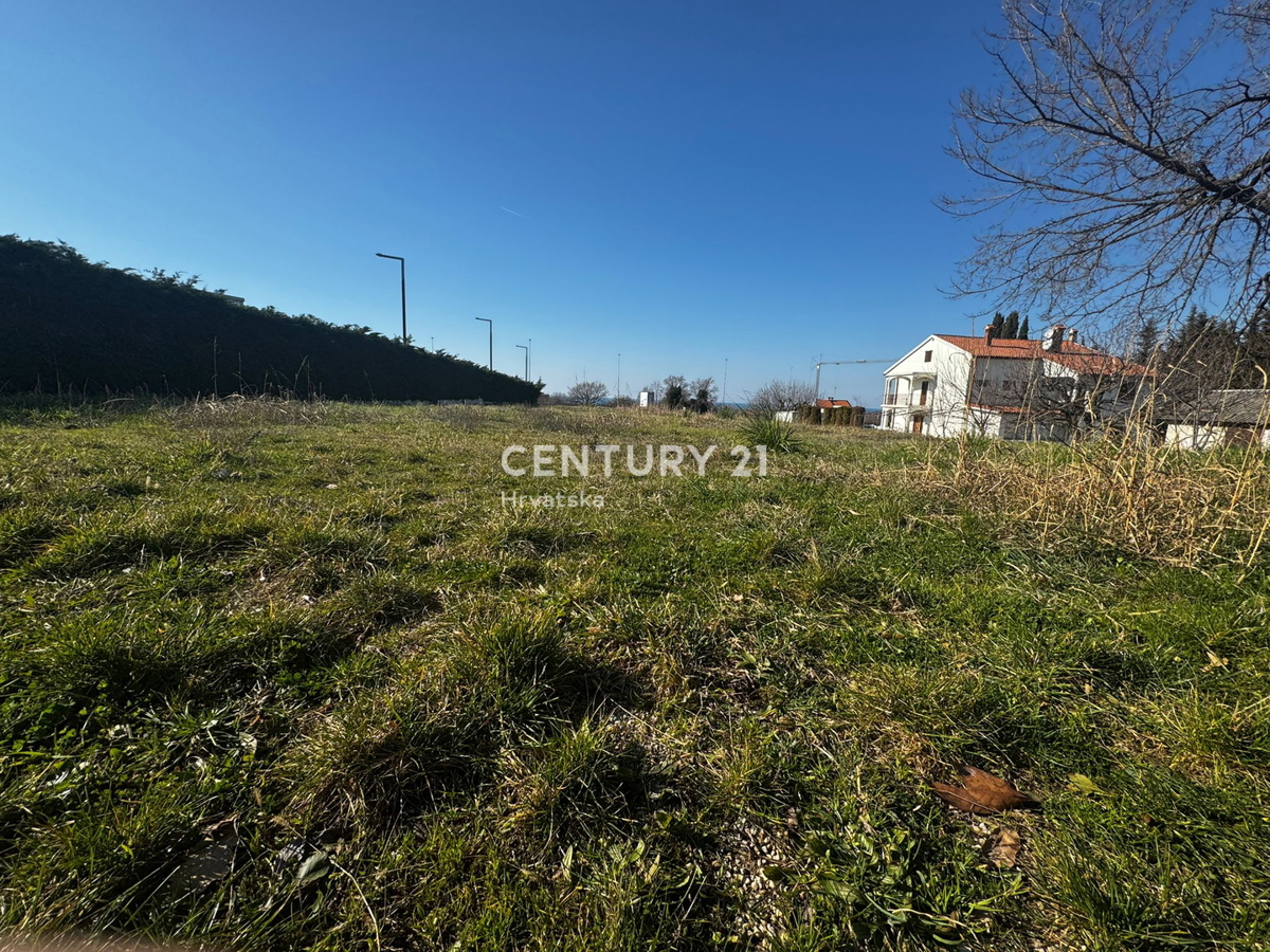 POREČ, GRADBENO ZEMLJIŠČE S POGLEDOM NA MORJE ZA VEČSTANOVANJSKO STAVBO