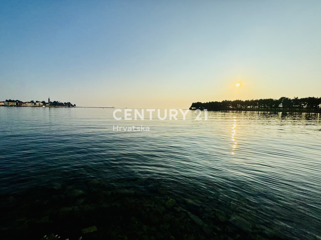 NOVIGRAD, VRHUNSKO STUDIO STANOVANJE LE 200 METROV OD PLAŽE