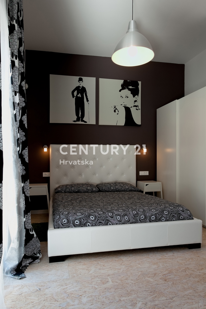 POREČ, PRODAJA SE PRIZEMLJE S BAZENOM