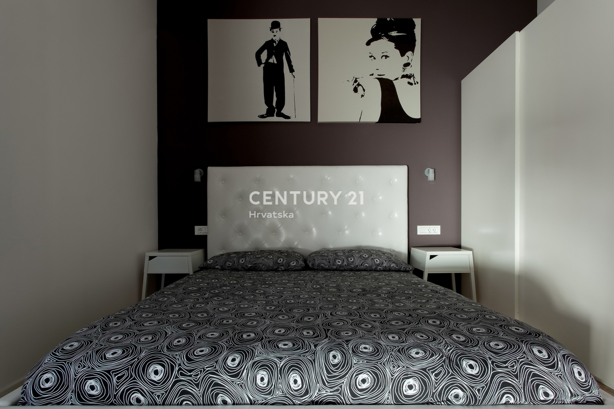 POREČ, PRODAJA SE PRIZEMLJE S BAZENOM