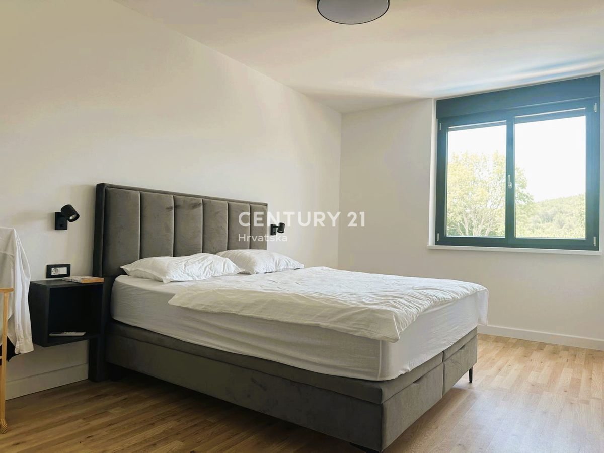 ROVINJSKO SELO, PRODAJA LEPE DVOJNE HIŠE, NOVOGRADNJA S BAZENOM