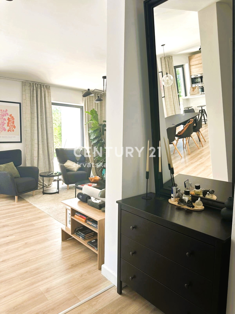 ROVINJSKO SELO, PRODAJA LEPE DVOJNE HIŠE, NOVOGRADNJA S BAZENOM