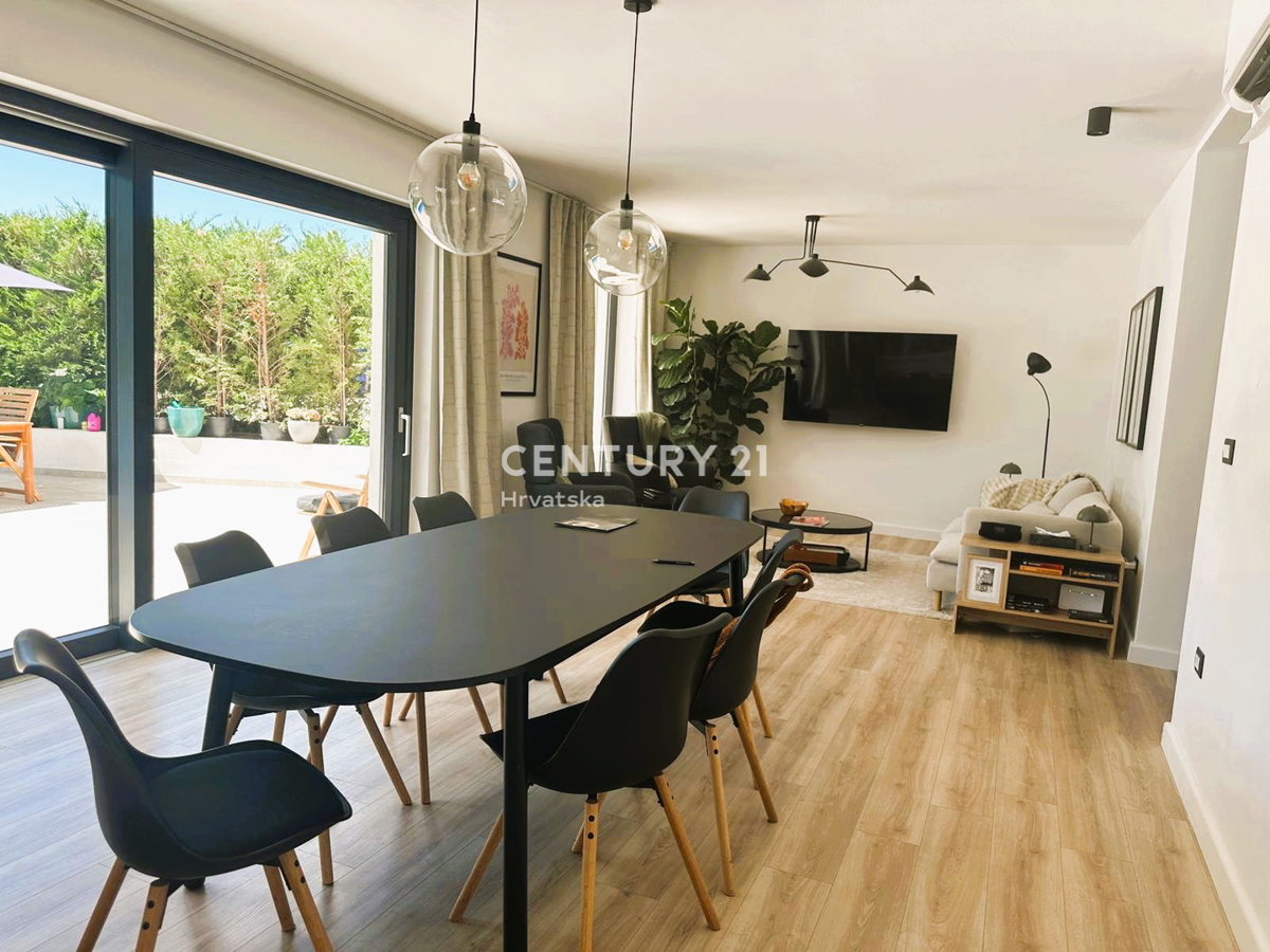 ROVINJSKO SELO, PRODAJA LEPE DVOJNE HIŠE, NOVOGRADNJA S BAZENOM