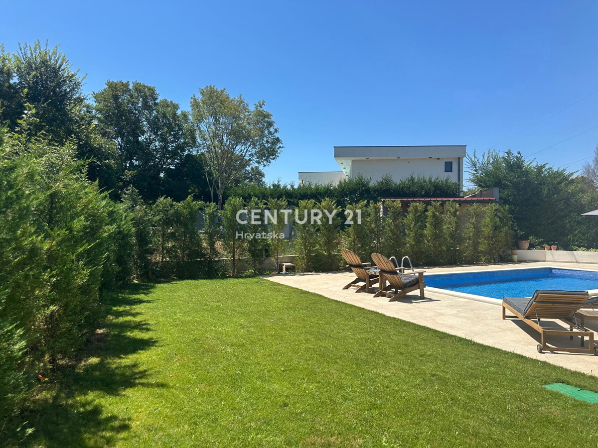 ROVINJSKO SELO, PRODAJA LEPE DVOJNE HIŠE, NOVOGRADNJA S BAZENOM