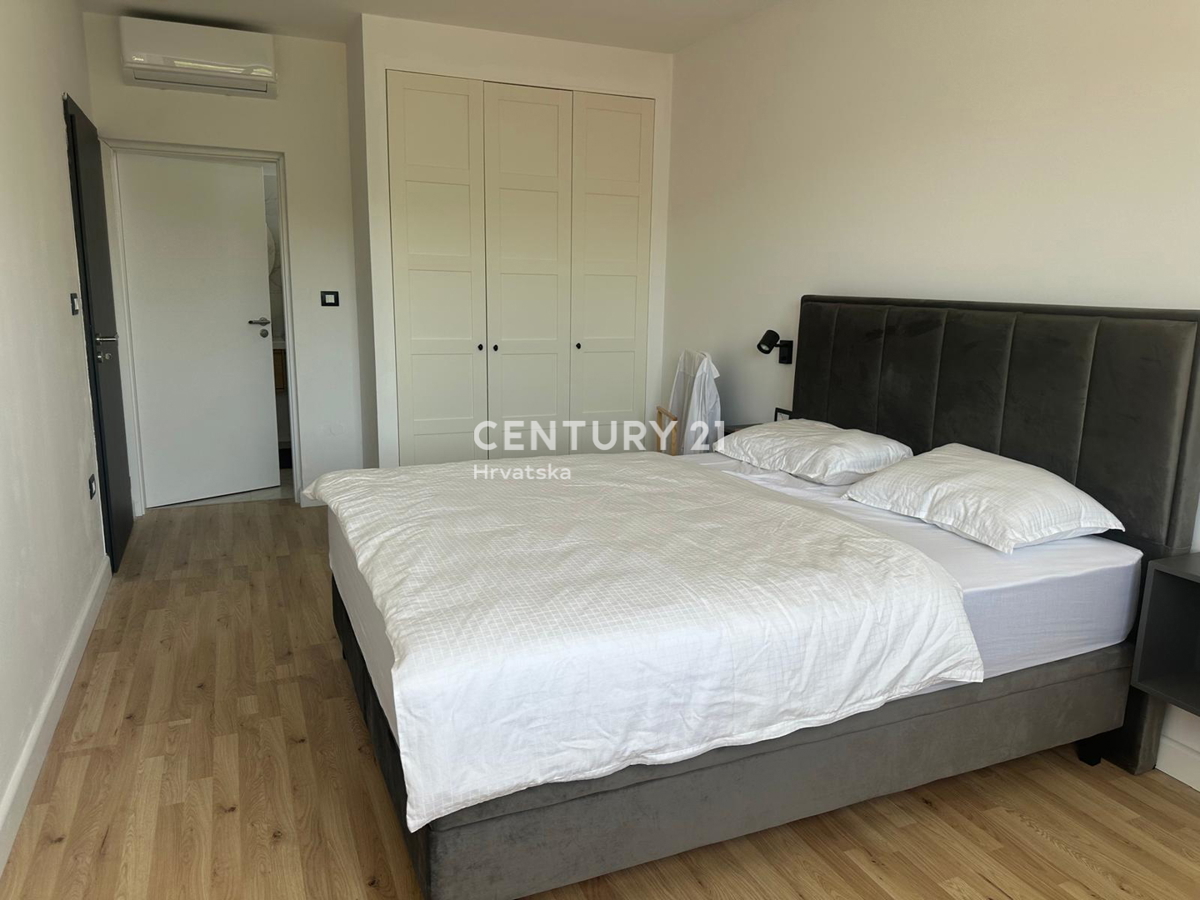 ROVINJSKO SELO, PRODAJA LEPE DVOJNE HIŠE, NOVOGRADNJA S BAZENOM