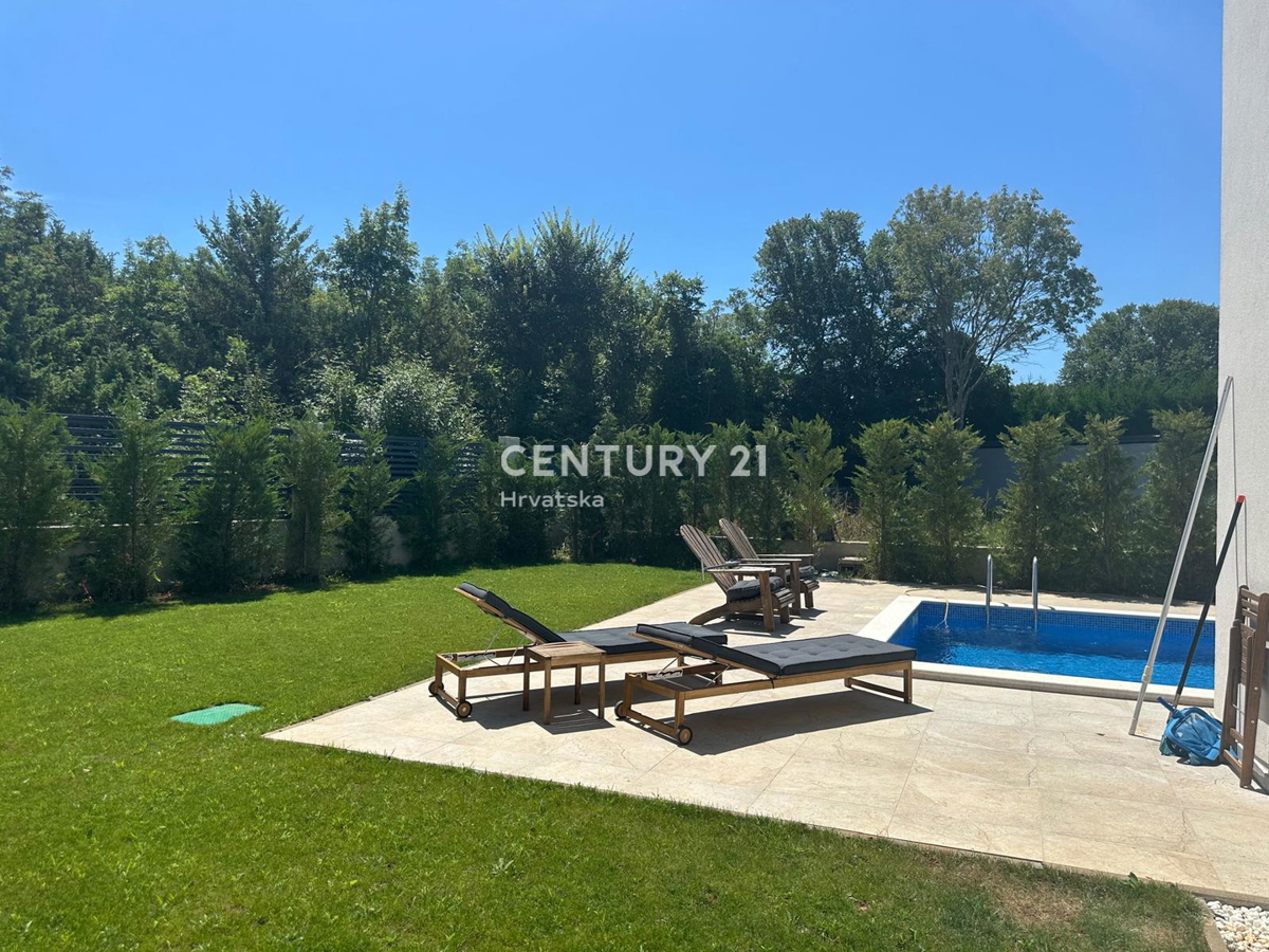 ROVINJSKO SELO, PRODAJA LEPE DVOJNE HIŠE, NOVOGRADNJA S BAZENOM