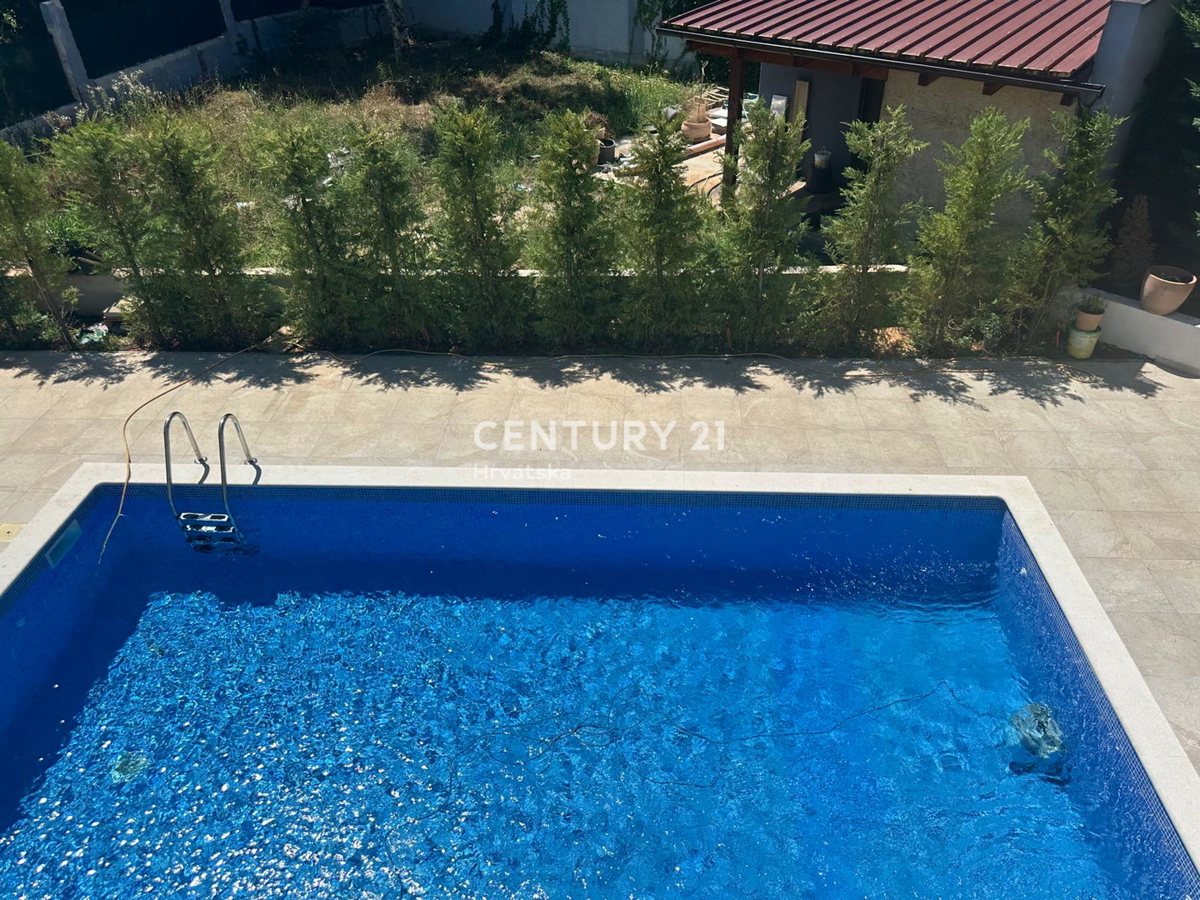 ROVINJSKO SELO, PRODAJA LEPE DVOJNE HIŠE, NOVOGRADNJA S BAZENOM