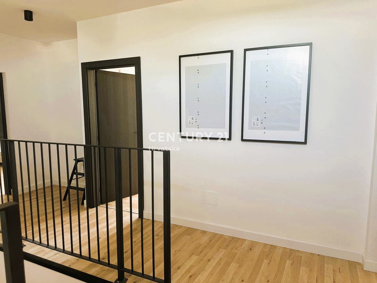 ROVINJSKO SELO, PRODAJA LEPE DVOJNE HIŠE, NOVOGRADNJA S BAZENOM