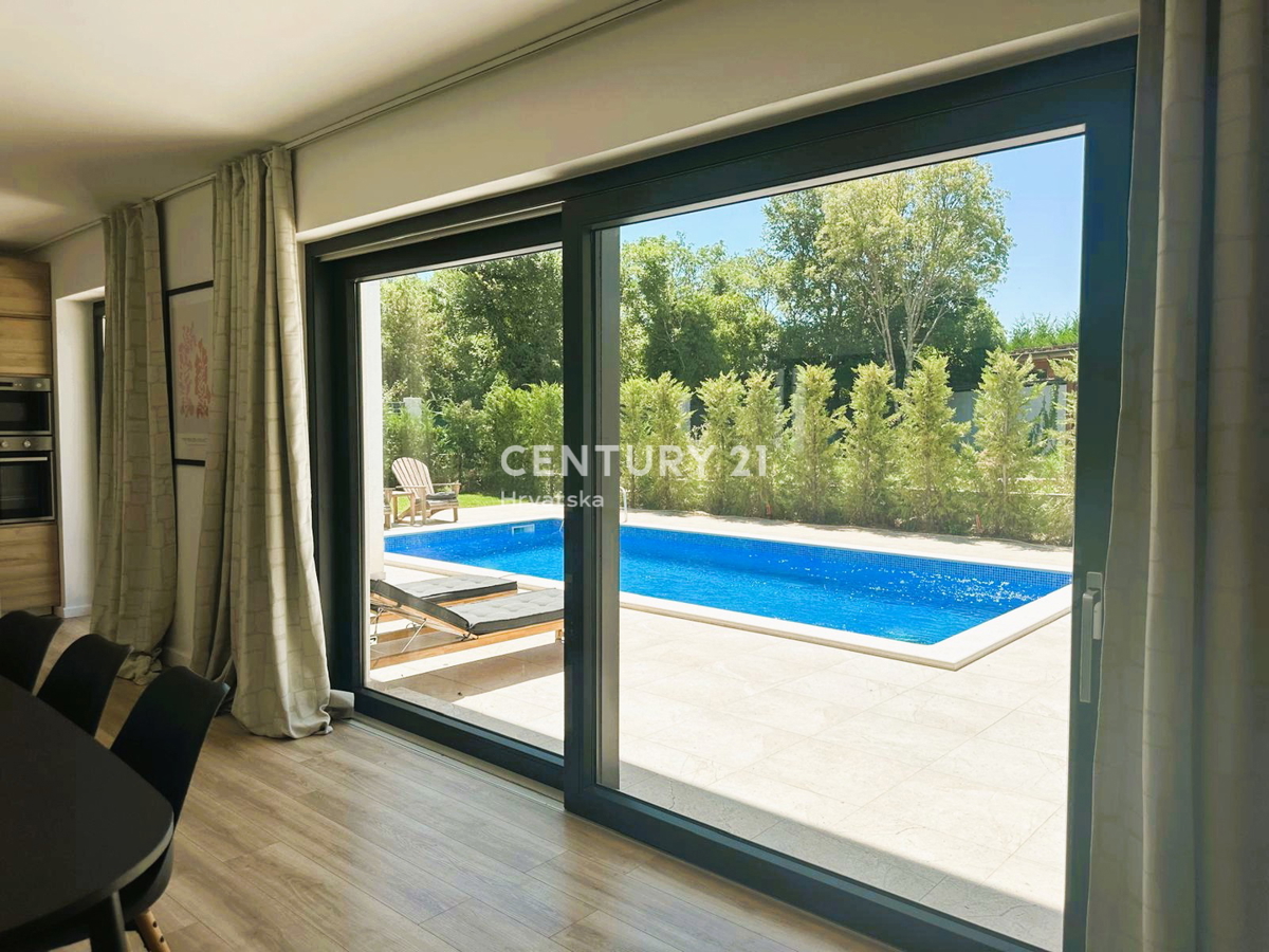 ROVINJSKO SELO, PRODAJA LEPE DVOJNE HIŠE, NOVOGRADNJA S BAZENOM