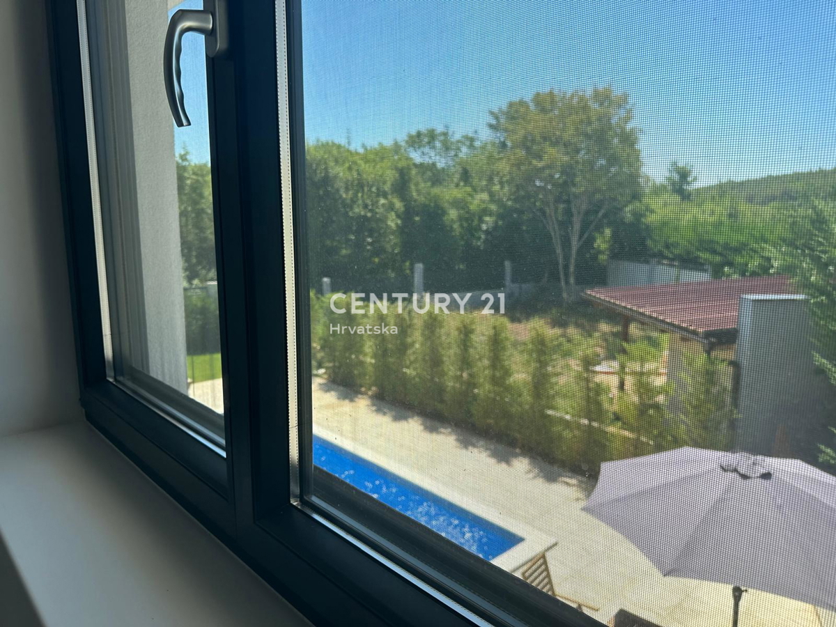 ROVINJSKO SELO, PRODAJA LEPE DVOJNE HIŠE, NOVOGRADNJA S BAZENOM