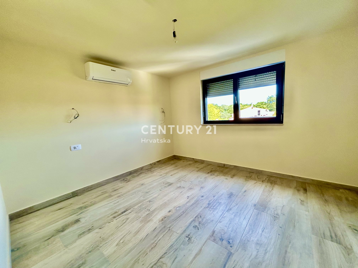 UMAG, OKOLICA, NOVO STANOVANJE SAMO 300 METROV OD PLAŽE IN MORJA