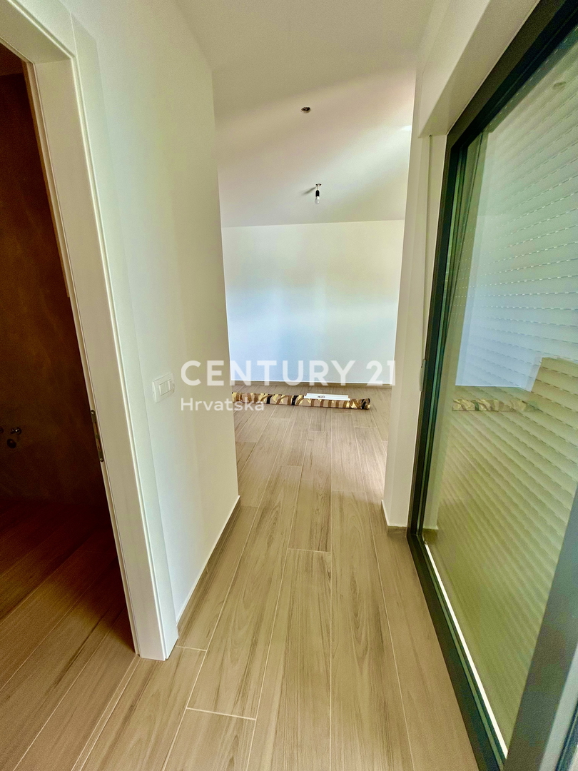 UMAG, OKOLICA, NOVO STANOVANJE SAMO 300 METROV OD PLAŽE IN MORJA