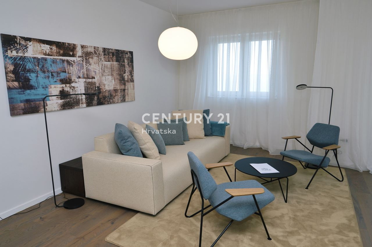 OPATIJA, LOVRAN, DVOETAŽNO STANOVANJE, PANORAMSKI POGLED NA MORJE, 100 M OD PLAŽE IN 800 M OD STAREGA DELA MESTA