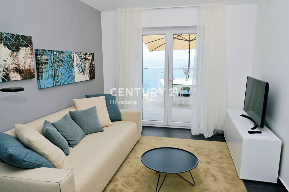 OPATIJA, LOVRAN, DVOETAŽNO STANOVANJE, PANORAMSKI POGLED NA MORJE, 100 M OD PLAŽE IN 800 M OD STAREGA DELA MESTA