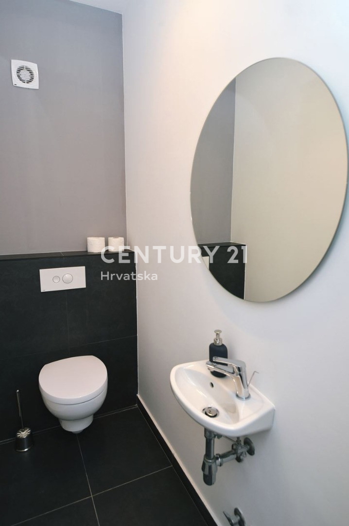 OPATIJA, LOVRAN, DVOETAŽNO STANOVANJE, PANORAMSKI POGLED NA MORJE, 100 M OD PLAŽE IN 800 M OD STAREGA DELA MESTA