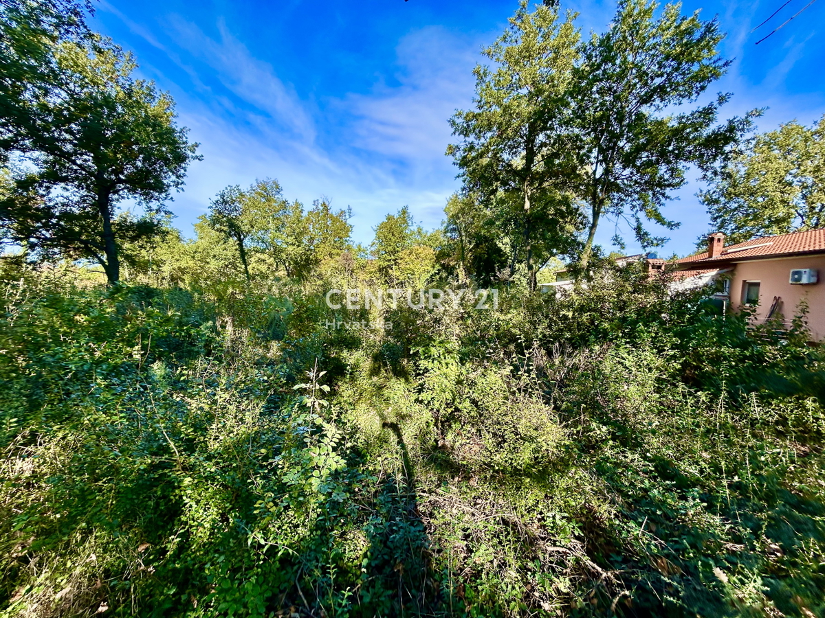 POREČ, OKOLICA, GRADBENO ZEMLJIŠČE SAMO 5 KM OD CENTRA POREČA