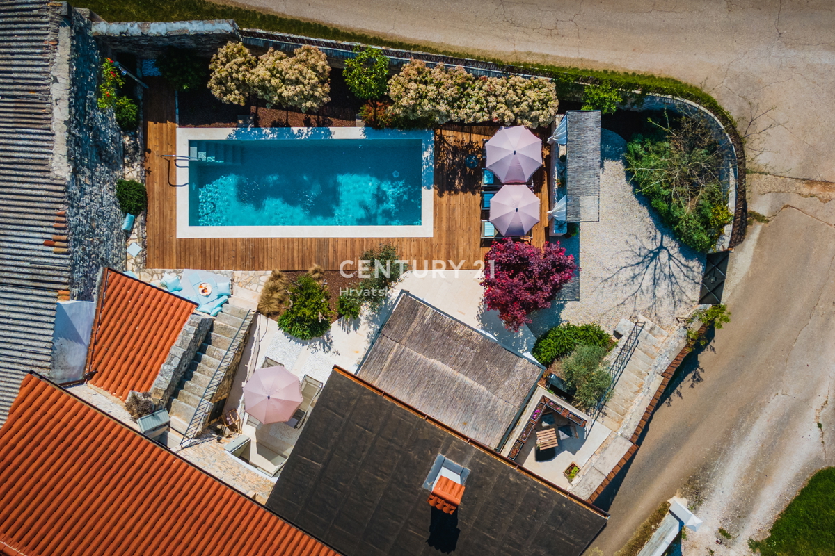 ROVINJ, PRODAJA LEPE, PRENOVLJENE KAMNITE VILE