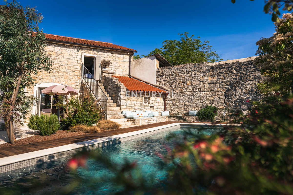 ROVINJ, PRODAJA LEPE, PRENOVLJENE KAMNITE VILE