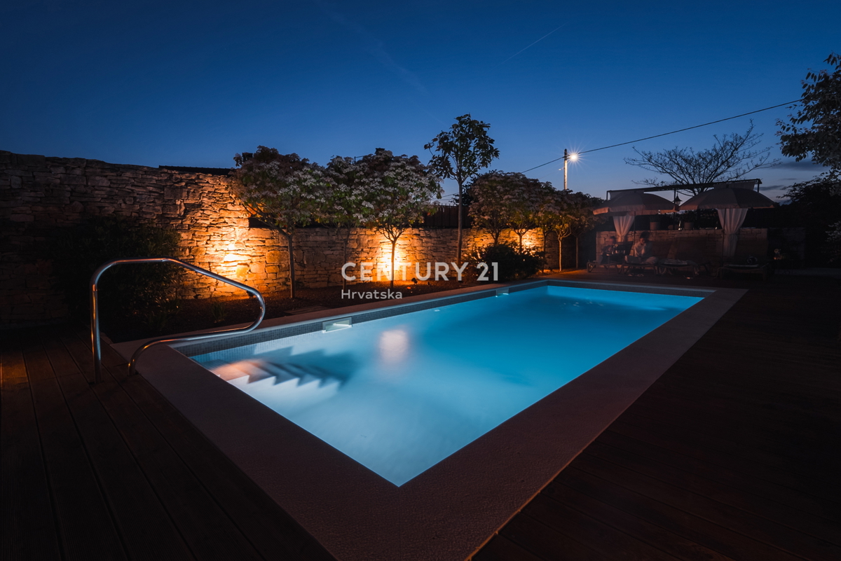 ROVINJ, PRODAJA LEPE, PRENOVLJENE KAMNITE VILE