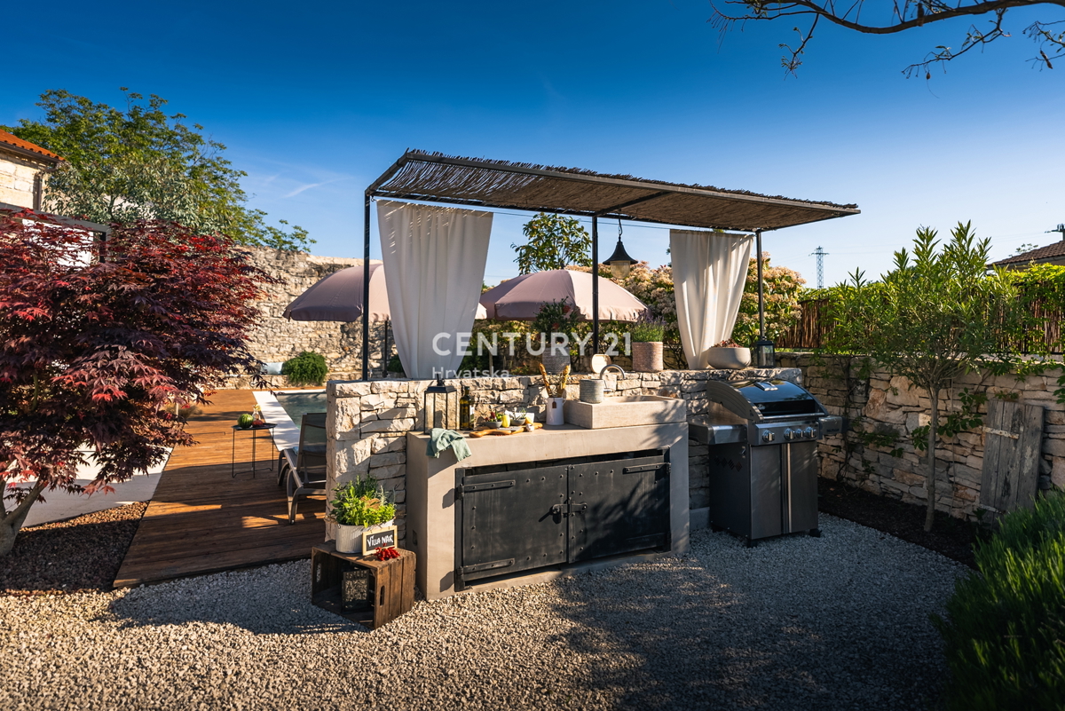 ROVINJ, PRODAJA LEPE, PRENOVLJENE KAMNITE VILE