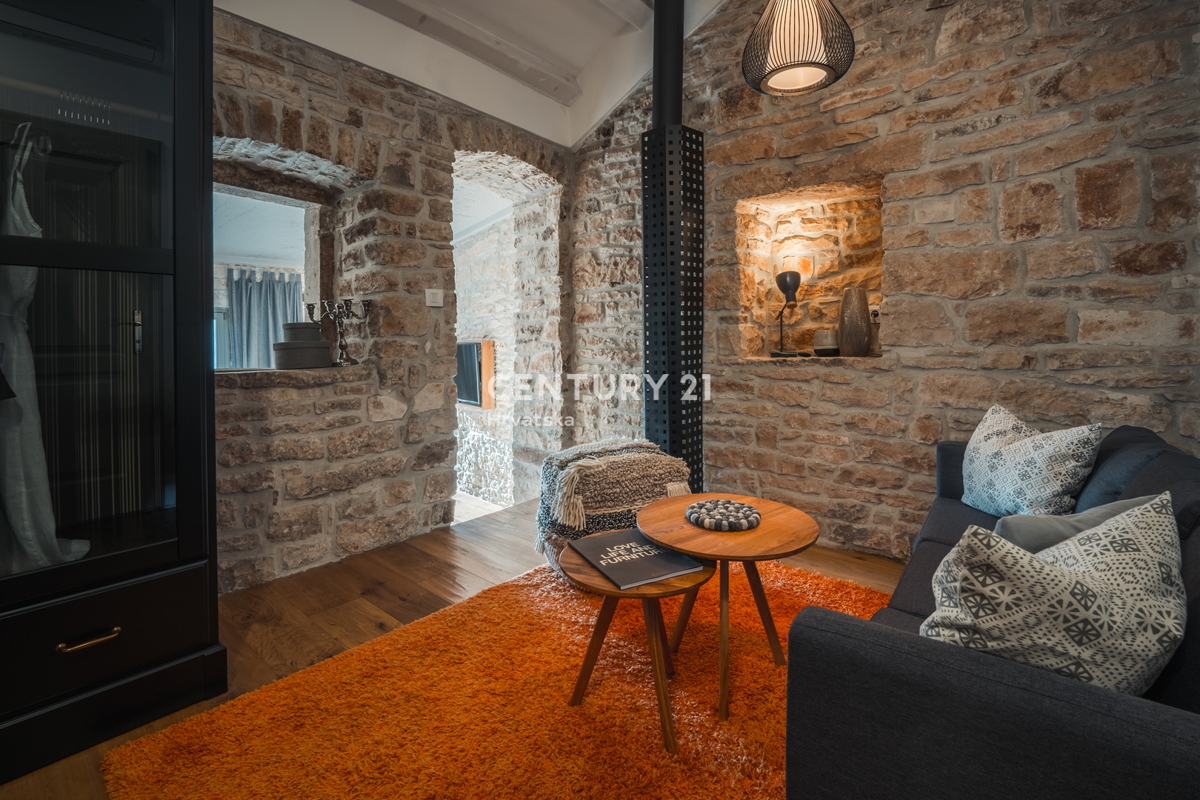 ROVINJ, PRODAJA LEPE, PRENOVLJENE KAMNITE VILE