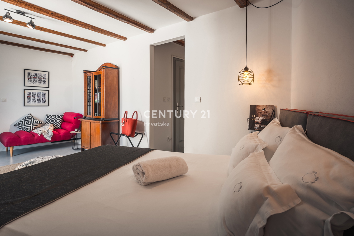 ROVINJ, PRODAJA LEPE, PRENOVLJENE KAMNITE VILE