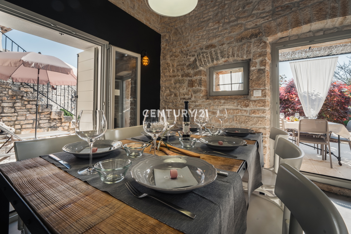 ROVINJ, PRODAJA LEPE, PRENOVLJENE KAMNITE VILE