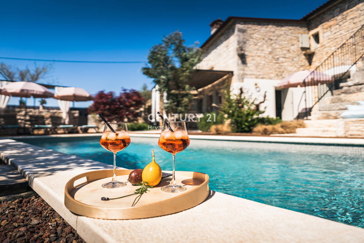 ROVINJ, PRODAJA LEPE, PRENOVLJENE KAMNITE VILE