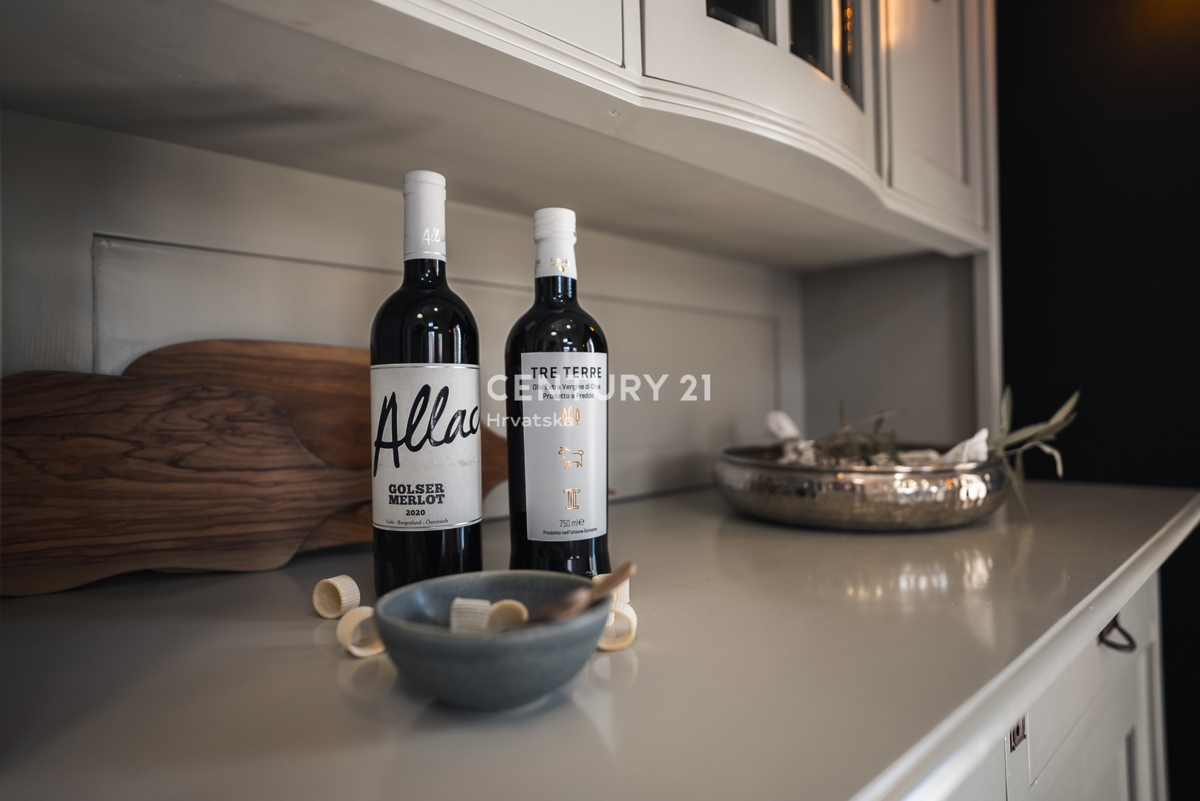 ROVINJ, PRODAJA LEPE, PRENOVLJENE KAMNITE VILE