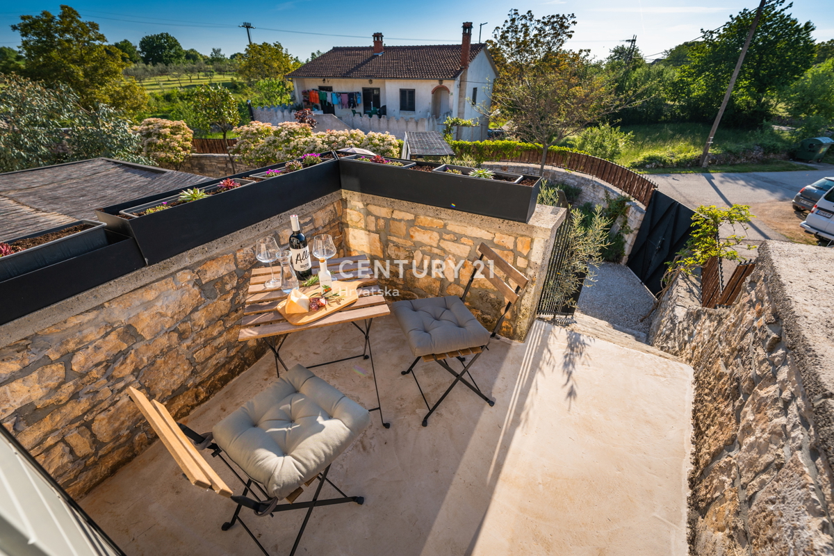 ROVINJ, PRODAJA LEPE, PRENOVLJENE KAMNITE VILE