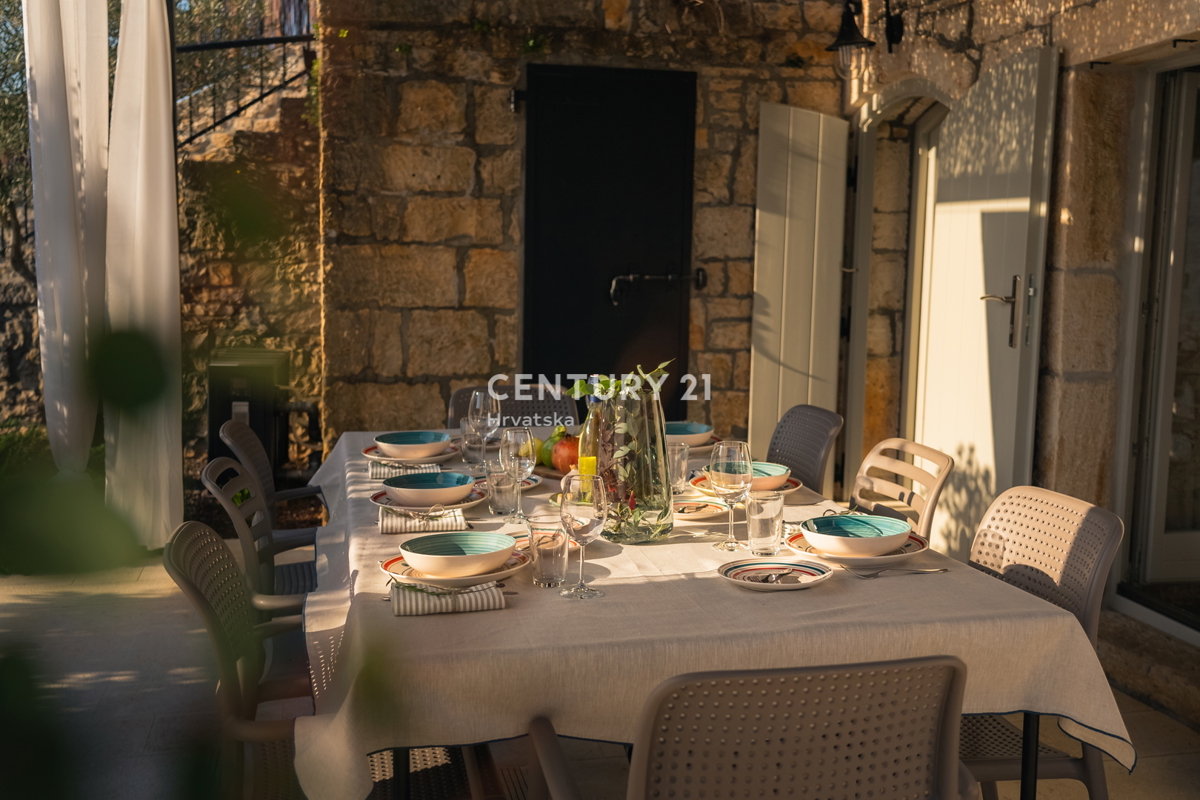 ROVINJ, PRODAJA LEPE, PRENOVLJENE KAMNITE VILE