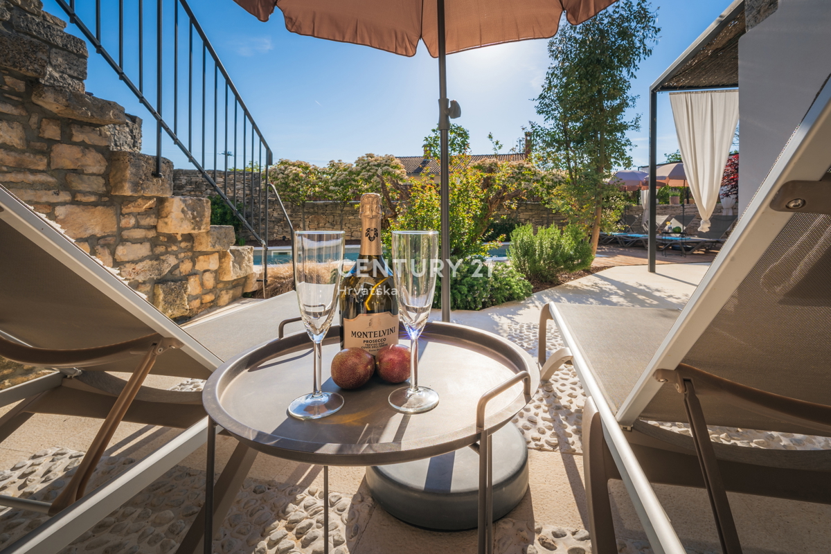 ROVINJ, PRODAJA LEPE, PRENOVLJENE KAMNITE VILE