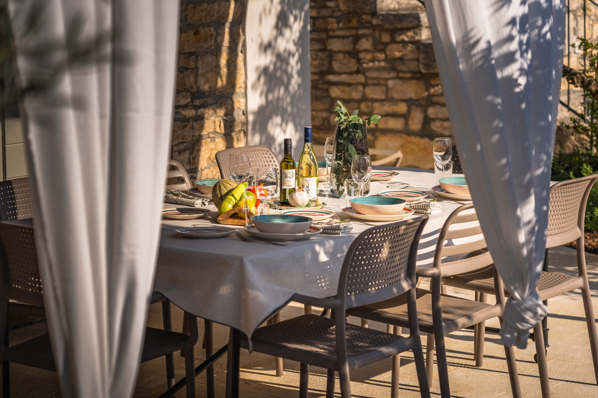 ROVINJ, PRODAJA LEPE, PRENOVLJENE KAMNITE VILE