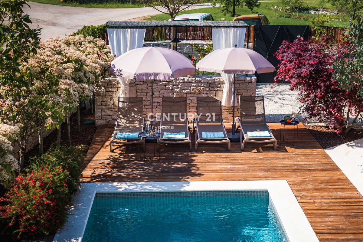 ROVINJ, PRODAJA LEPE, PRENOVLJENE KAMNITE VILE