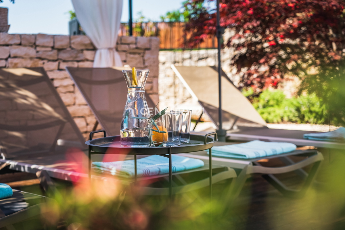 ROVINJ, PRODAJA LEPE, PRENOVLJENE KAMNITE VILE