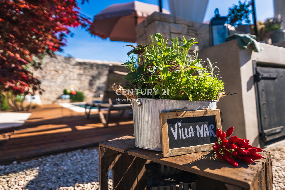 ROVINJ, PRODAJA LEPE, PRENOVLJENE KAMNITE VILE