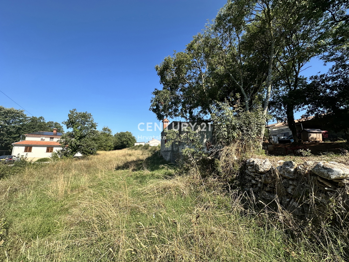 SVETVINČENAT, 6 KM, ZEMLJIŠČE S PRAVNOMOČNIM GRADBENIM DOVOLJENJEM