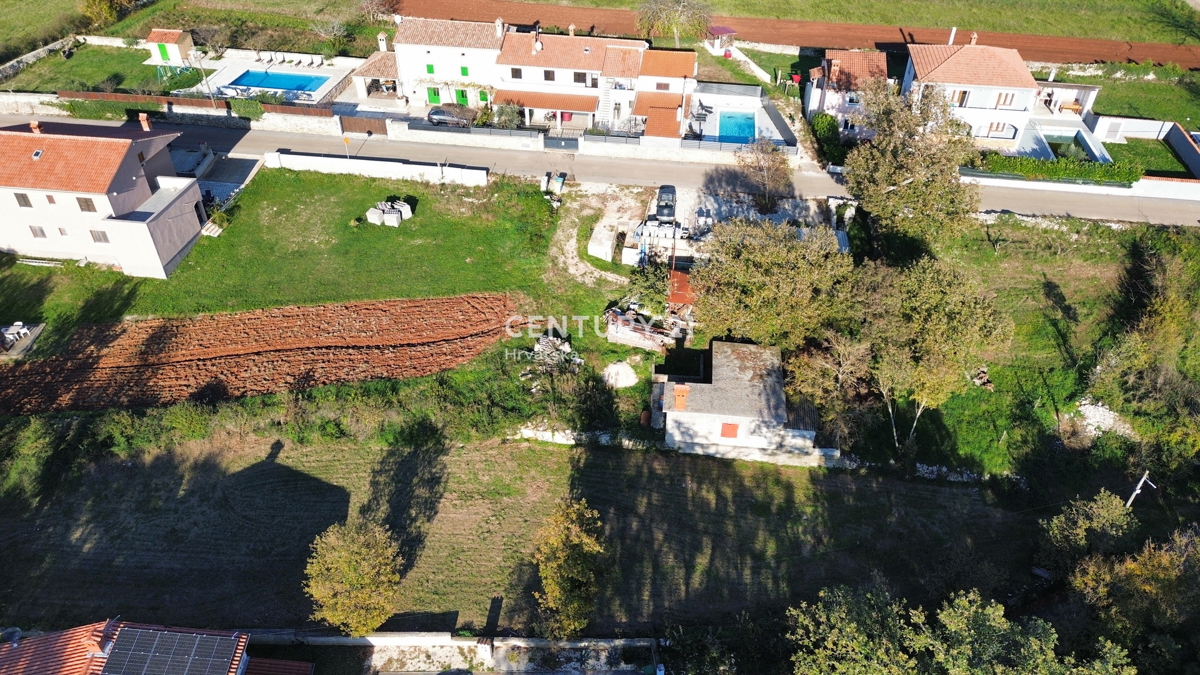 SVETVINČENAT, 6 KM, ZEMLJIŠČE S PRAVNOMOČNIM GRADBENIM DOVOLJENJEM