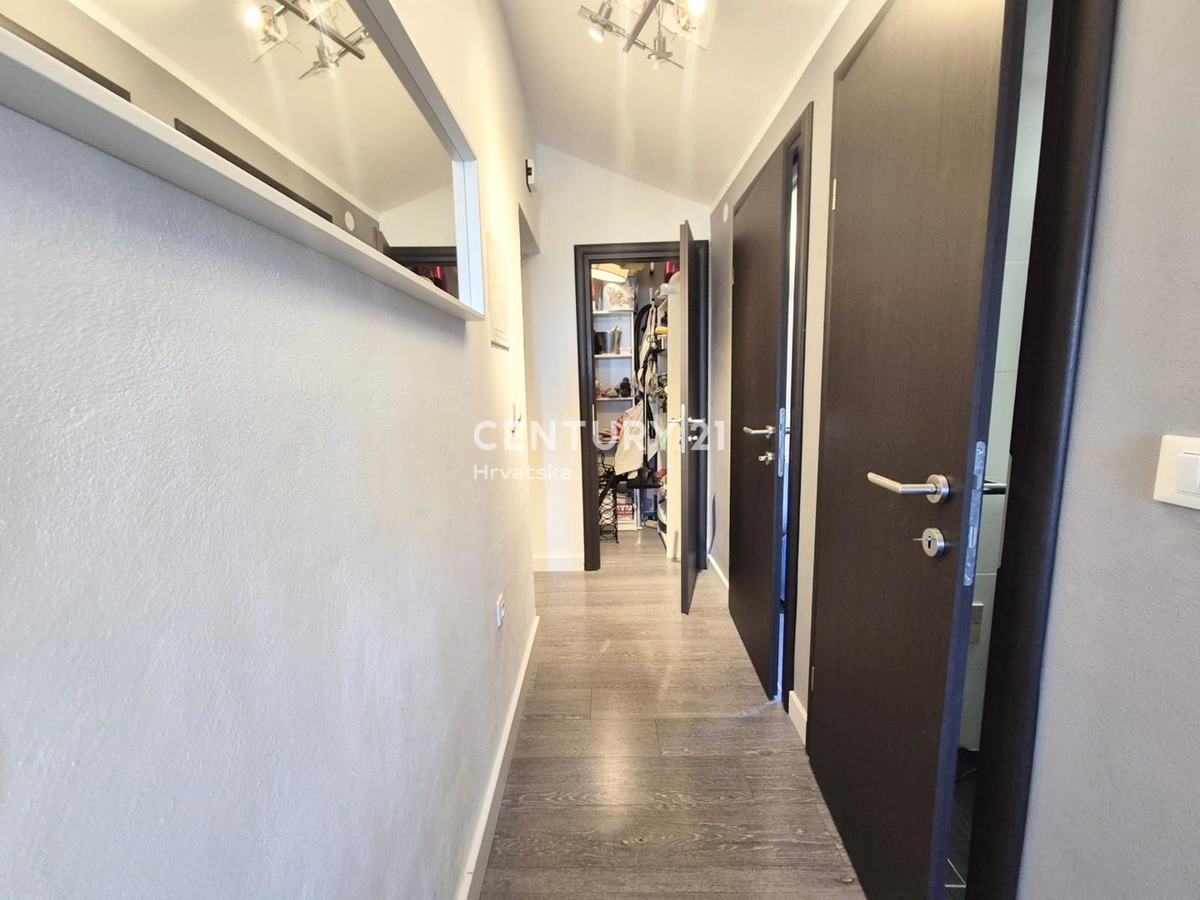 FUNTANA, 200 M OD MORJA, POGLED NA MORJE