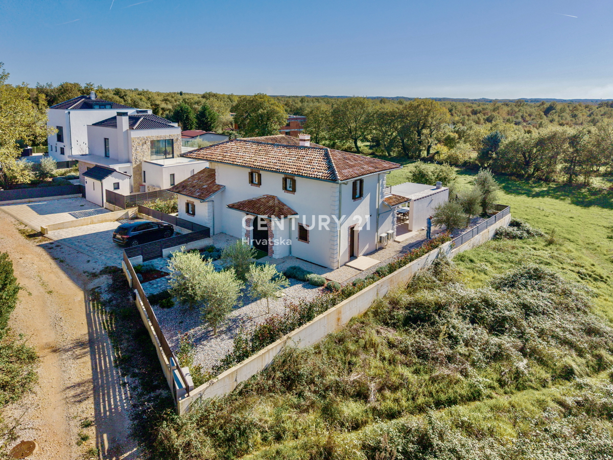 POREČ, OKOLICA, ODLIČNA HIŠA NA IZJEMNI LOKACIJI