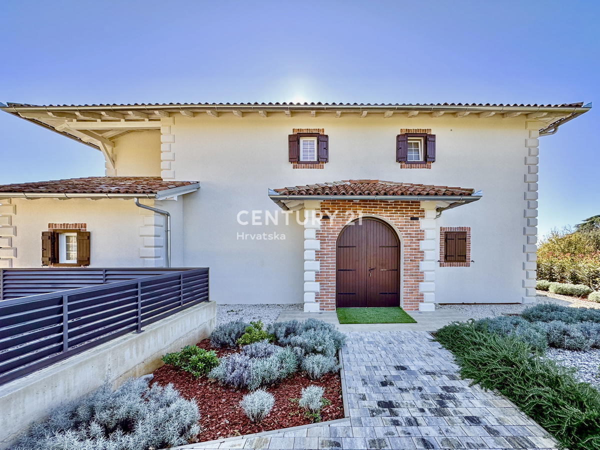 POREČ, OKOLICA, ODLIČNA HIŠA NA IZJEMNI LOKACIJI