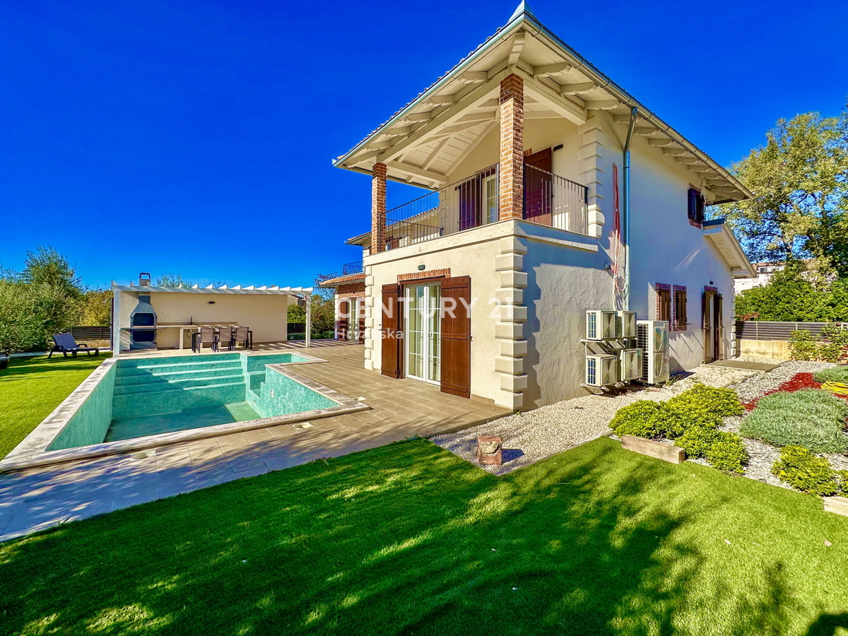 POREČ, OKOLICA, ODLIČNA HIŠA NA IZJEMNI LOKACIJI