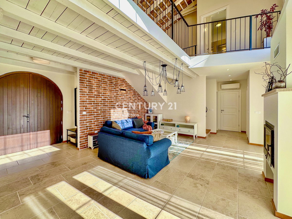 POREČ, OKOLICA, ODLIČNA HIŠA NA IZJEMNI LOKACIJI